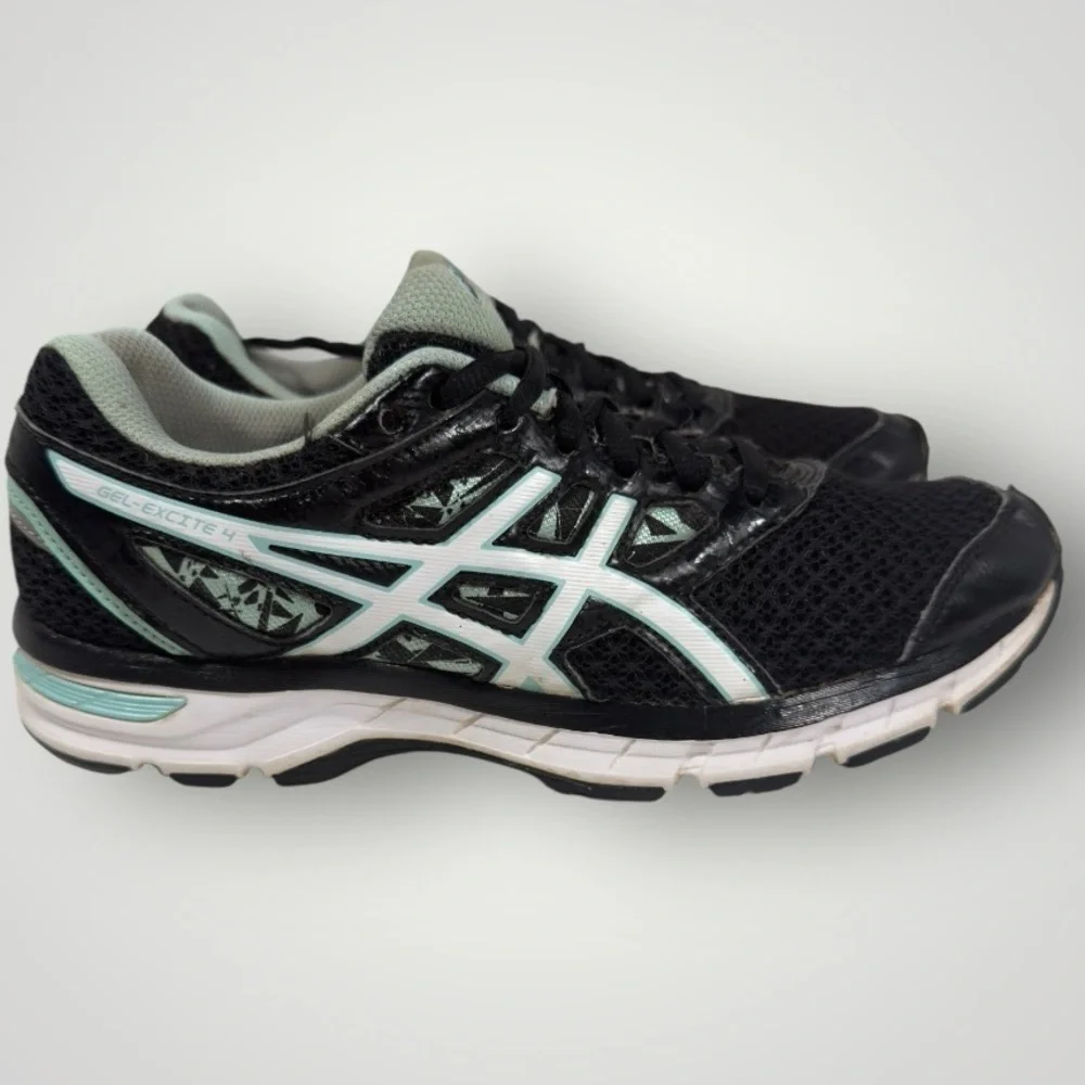 Women’s Asics Gel Excite 4 size 8